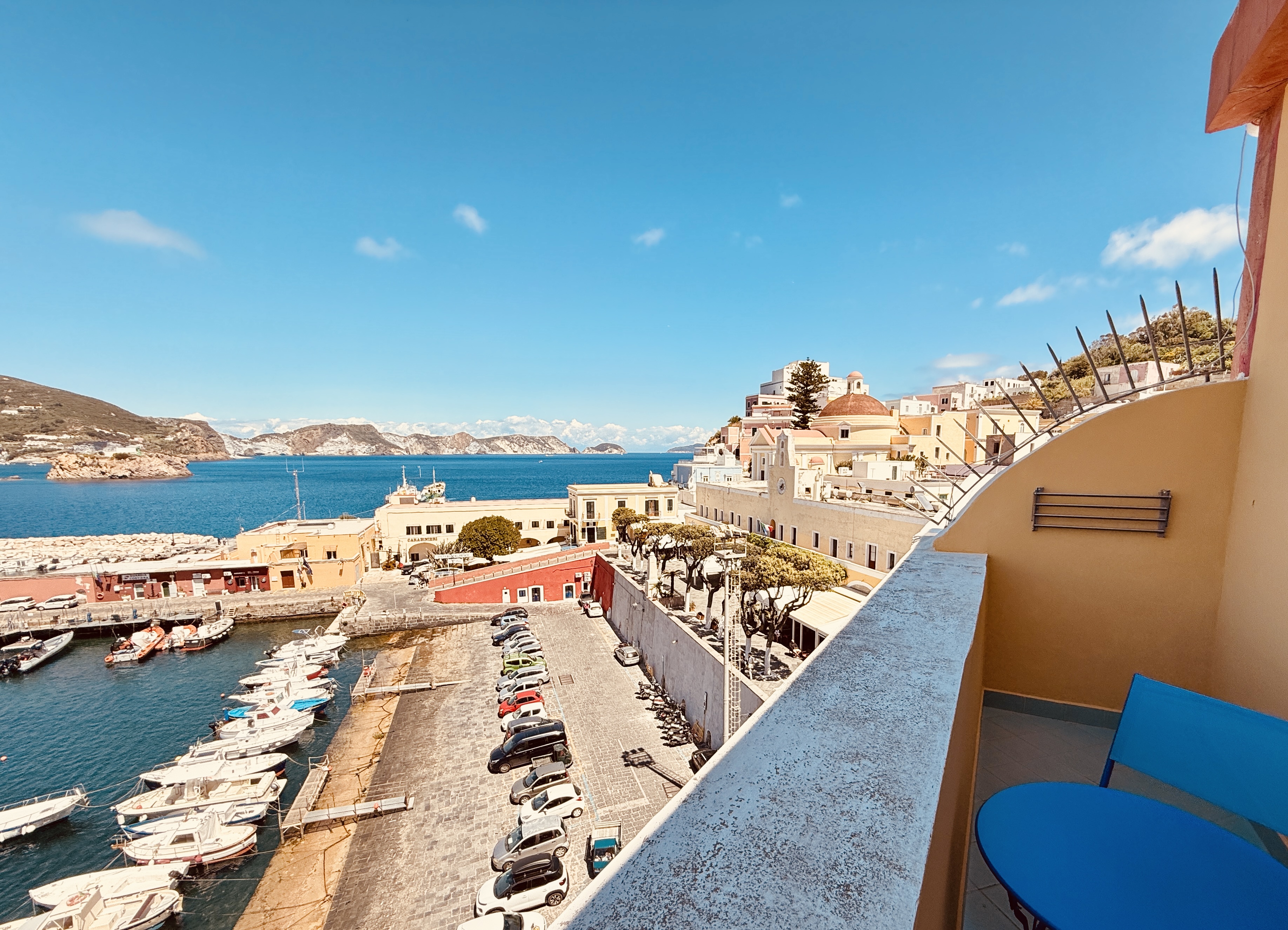 Ambiente camera vista mare